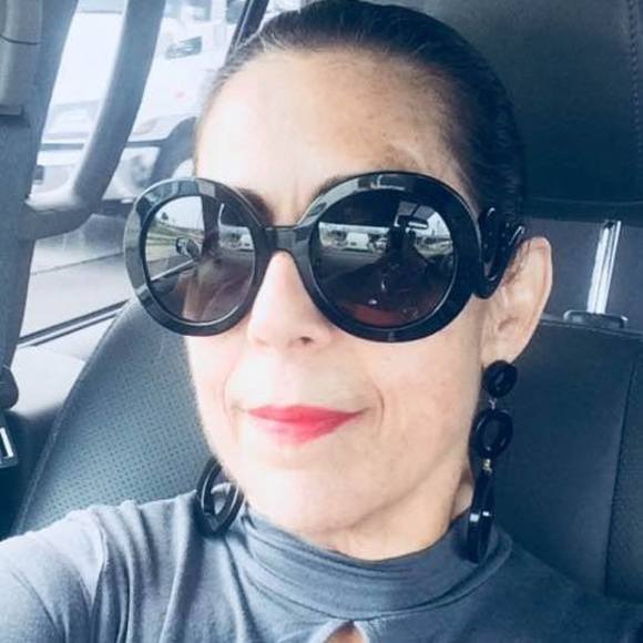 Meet your Posher, Gloria - Picture 1 of 1